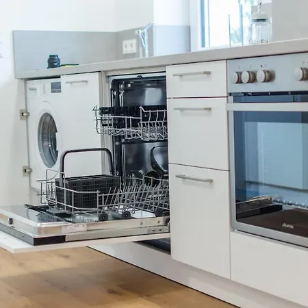 شقة Modernes Mit Eigener Terrasse & Garten آلين