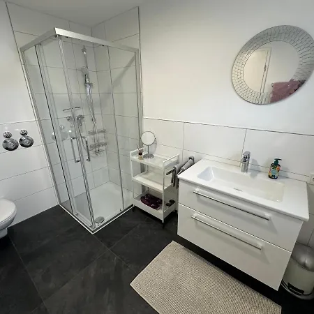 Modernes Mit Eigener Terrasse & Garten Apartamento