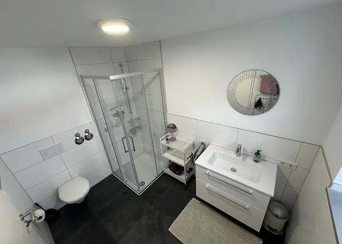 Modernes Mit Eigener Terrasse & Garten