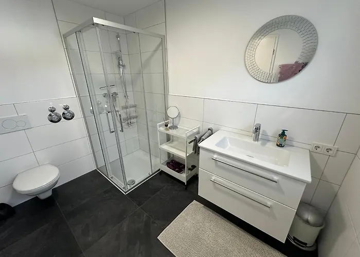 Modernes Mit Eigener Terrasse & Garten Lägenhet