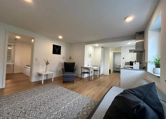 Modernes Mit Eigener Terrasse & Garten *